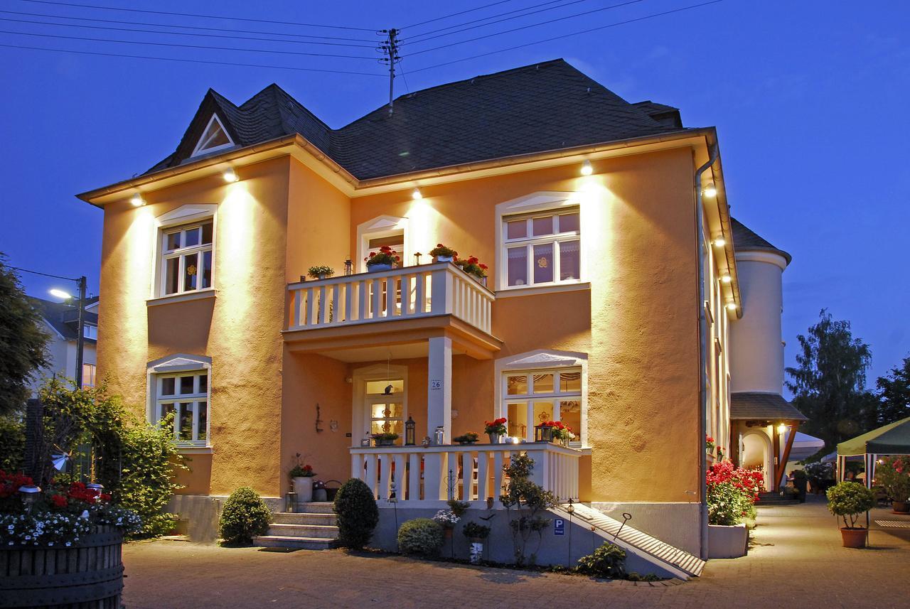 Hotel Weingut Und Gaestehaus Apel à Nittel Extérieur photo